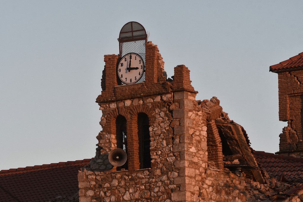 Imagem dos danos causados pelo último terremoto na Grécia