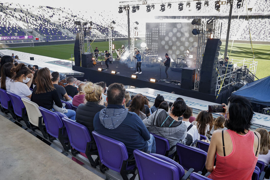 Vacinados, o público curtiu o show do artista pop no estádio