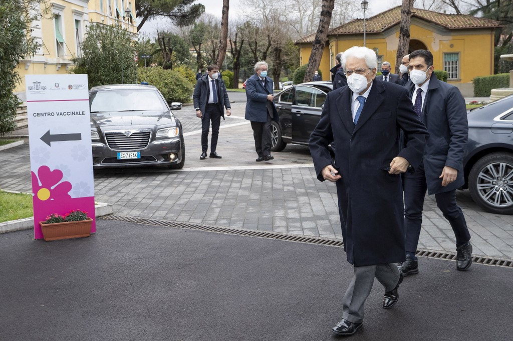 Presidente Sergio Mattarella chegando para ser vacinado no hospital de Spallanzani em Roma