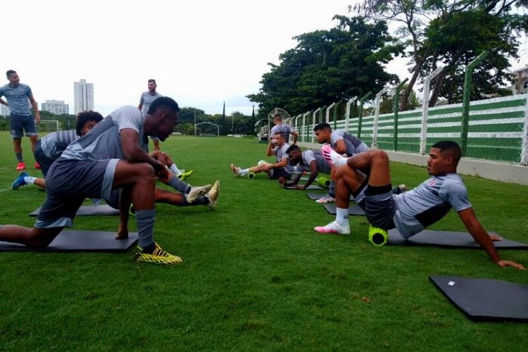 Santa Cruz em preparação no CT do Goiás