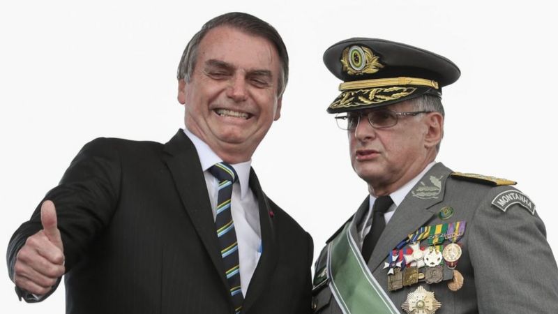 General Marco Antônio Freire Gomes ao lado do presidente Jair Bolsonaro