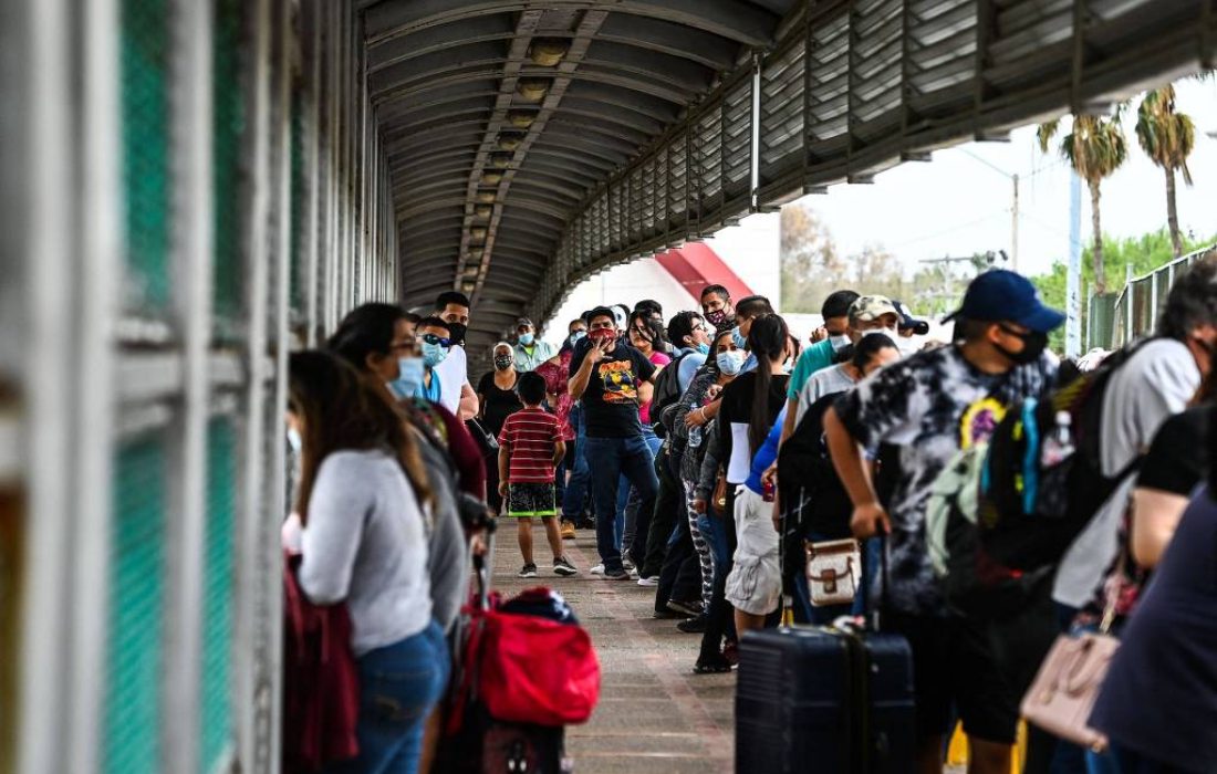 Imigrantes aguardam na fronteira EUA X México