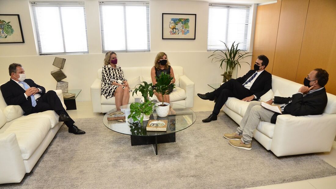 O desembargador do Tribunal de Justiça do Rio de Janeiro (TJRJ) e presidente da Associação Nacional dos Desembargadores (ANDES), Marcelo Buhatem, foi recebido nesta quinta-feira o Tribunal Regional do Trabalho da 6ª Região (TRT6)