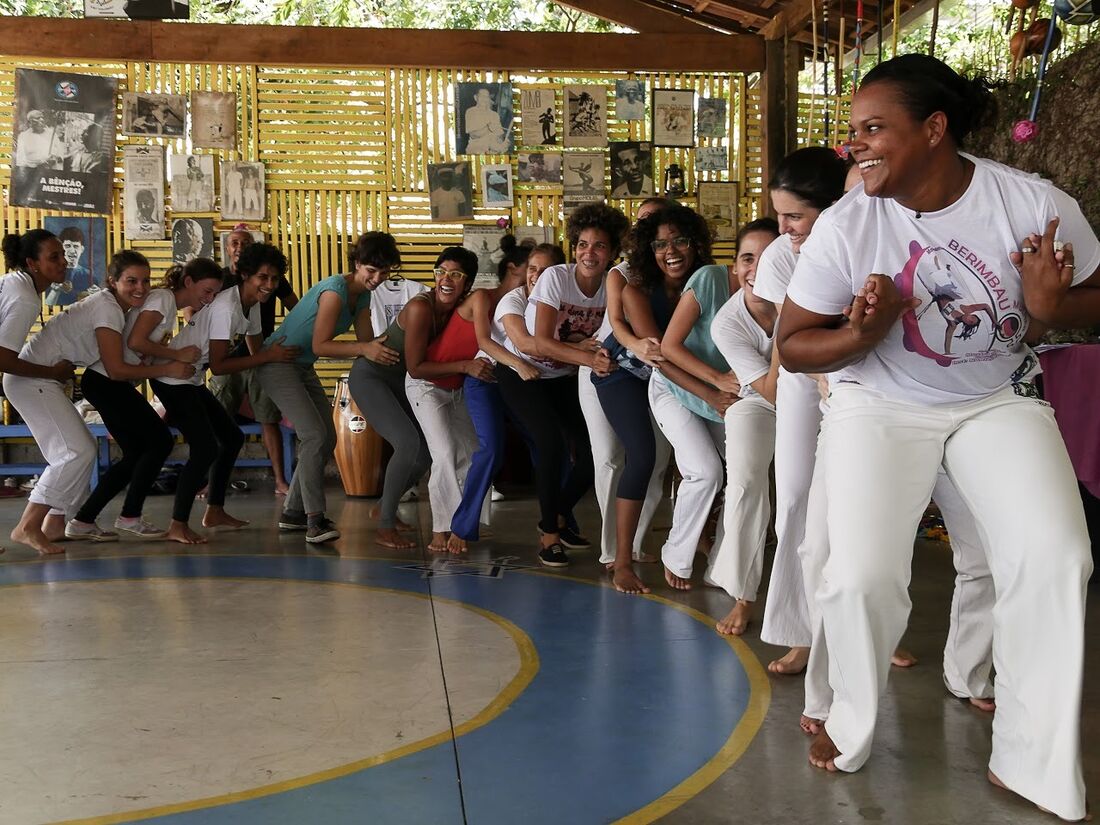 Capoeiristas organizam 12º Encontro Feminino do esporte, no formato virtual  - Folha PE