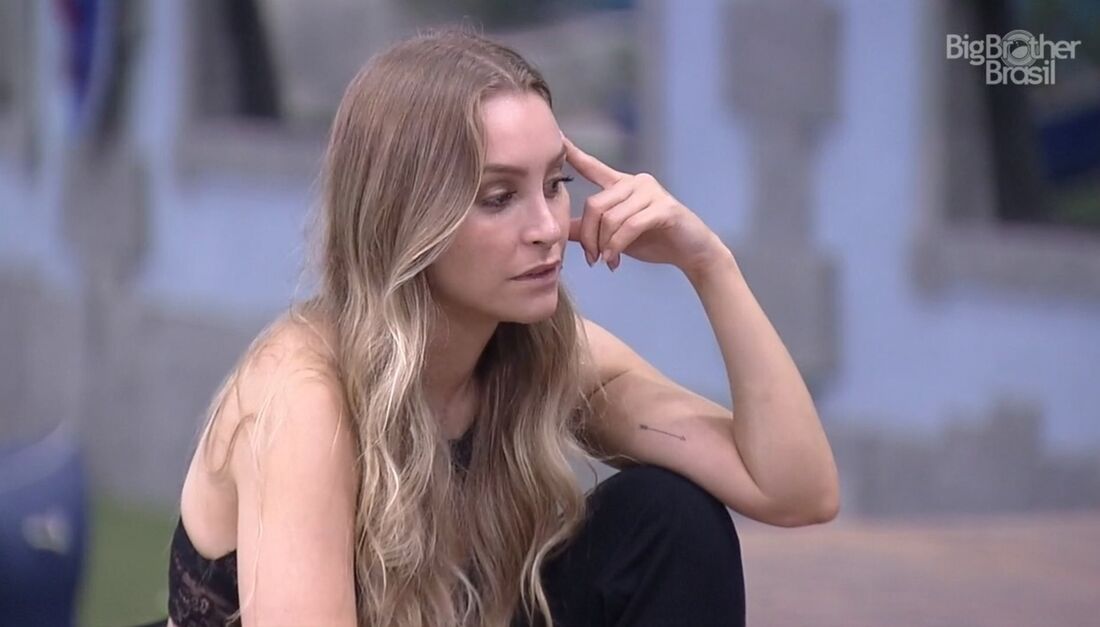 Carla Diaz durante conversa na madrugada com Camilla e João