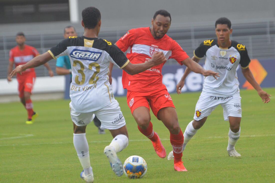 CRB dominou as ações do jogo e venceu por 2x0