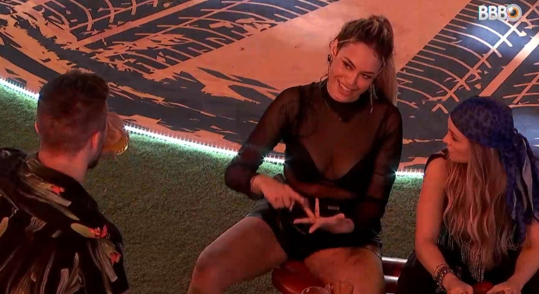 Sarah relata ter atendido uma ligação da seletiva do reality enquanto estava em uma festa