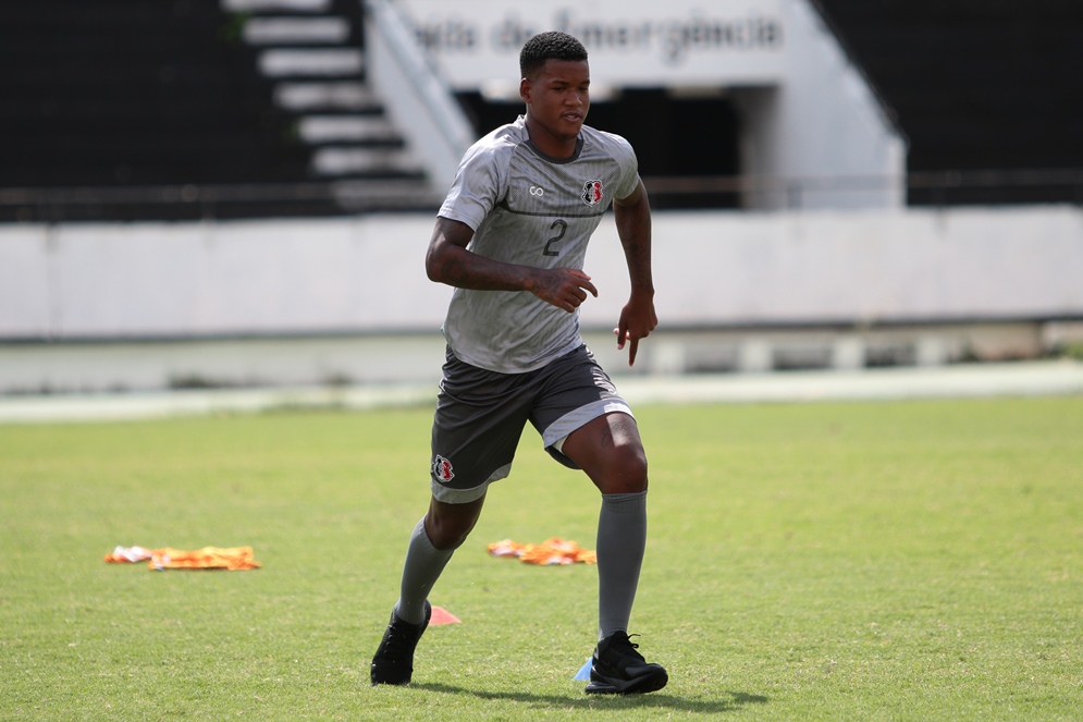 Alan Cardoso, lateral do Santa