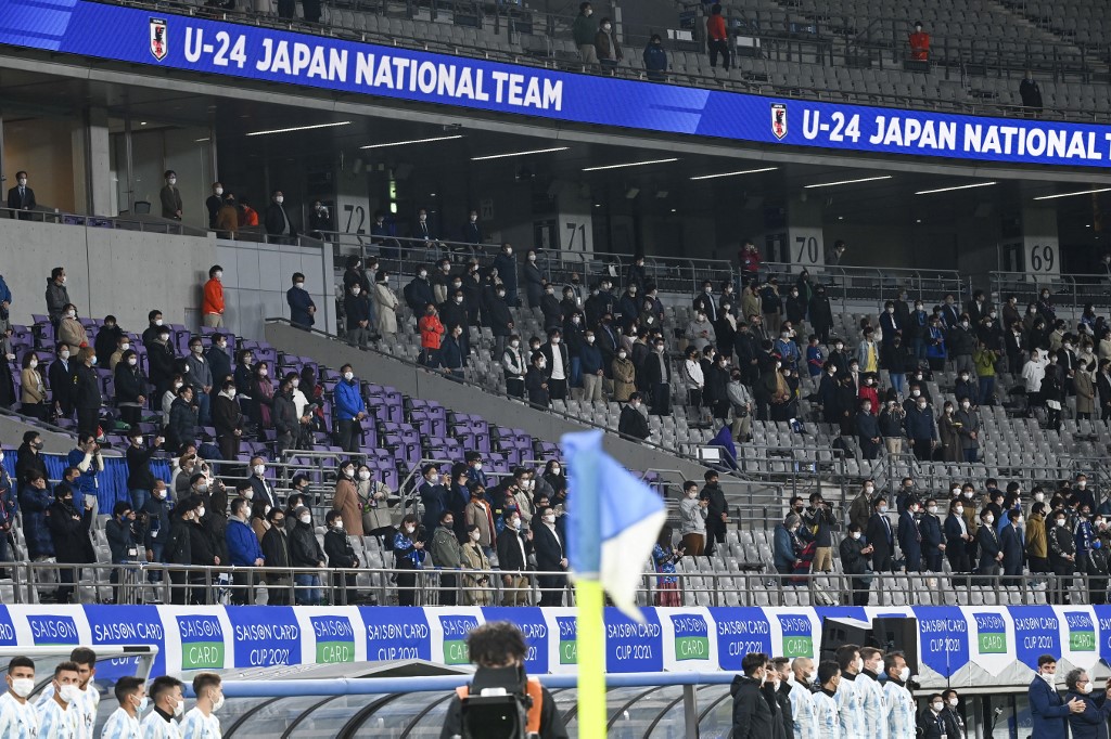 Público já começa a frequentar eventos-teste, como a partida da seleção olímpica do Japão contra a Argentina, na última sexta-feira (26)