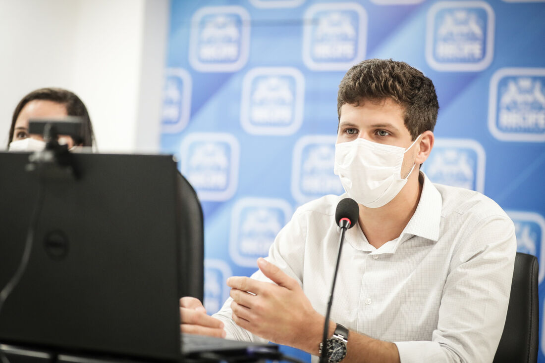 João Campos anuncia adiamento do ISS para salões de beleza, clínicas de estética, agências de viagem e espaços de entretenimento