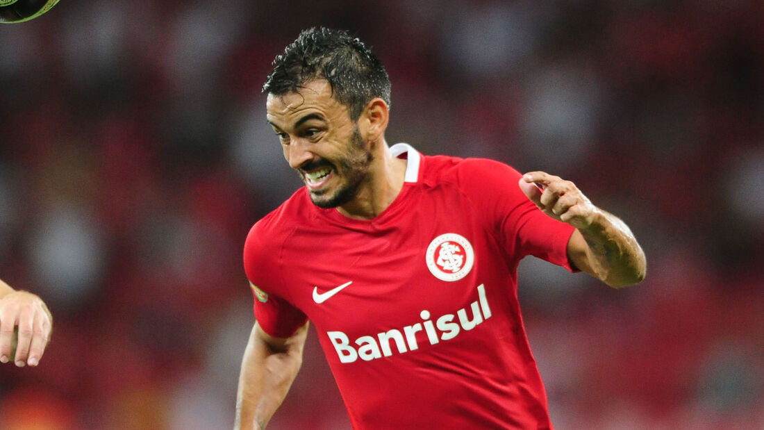 Uendel, lateral-esquerdo do Internacional