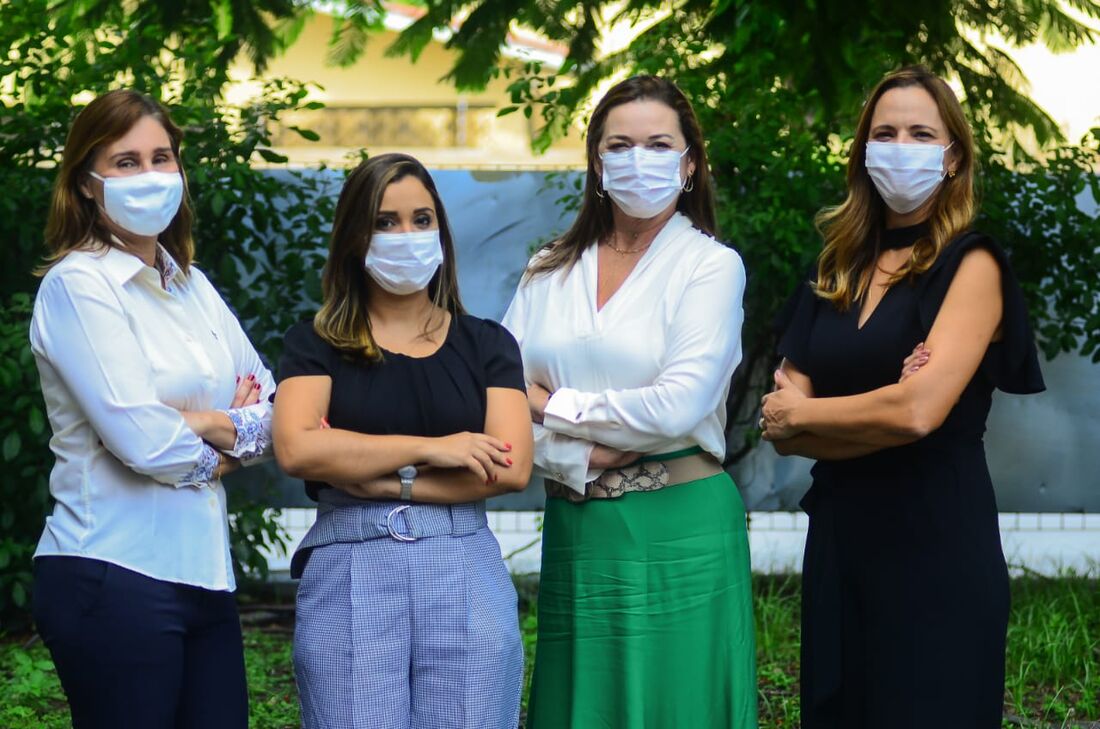 Simone Rosa, secretária Executiva de Recursos Hídricos; Fernandha Batista, secretária de Infraestrutura e Recursos Hídricos; Suzana Montenegro, presidente da APAC; e Manuela Marinho, presidente da Compesa