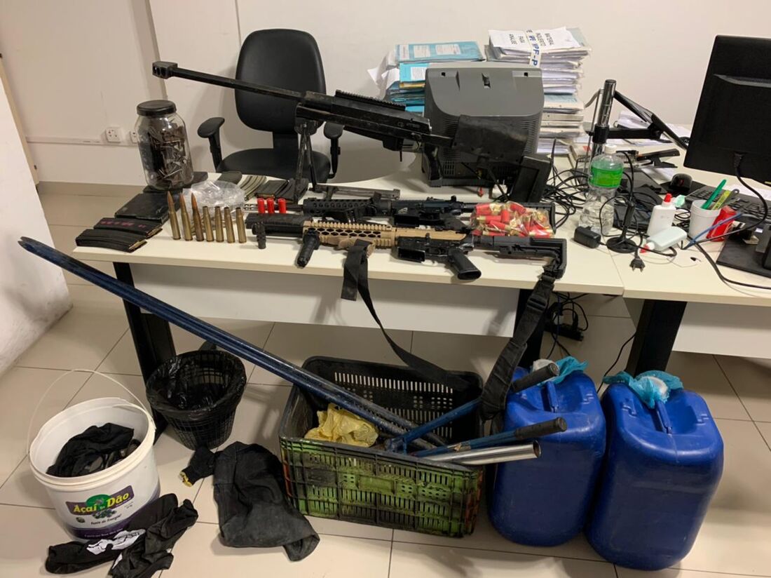 Verdadeiro arsenal foi encontrado com os suspeitos