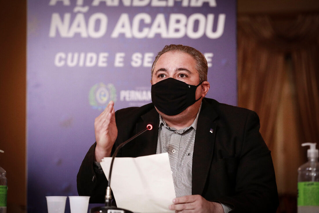 Secretário de Saúde de Pernambuco, André Longo