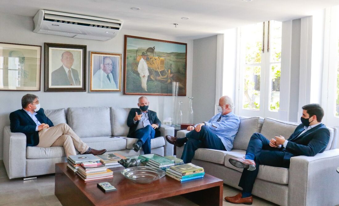 Luiz Fernando Araújo, CEO da Finacap Investimentos ; Paulo Pugliesi, diretor da Folha; Mucio Novaes, sócio e conselheiro da Finacap Investimentos; e Alexandre Brito, sócio da Finacap