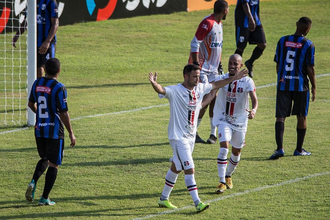 Destaque do jogo, Pipico marcou dois gols e deu duas assistências