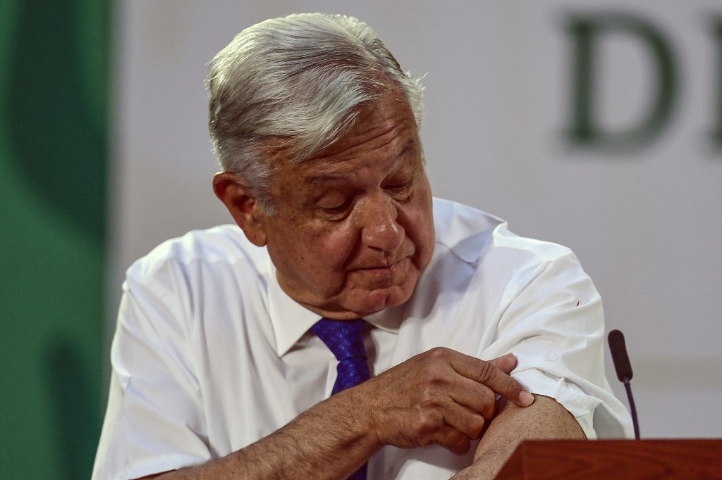 Presidente mexicano Andres Manuel Lopez Obrador tomou a primeira dose da vacina AstraZeneca