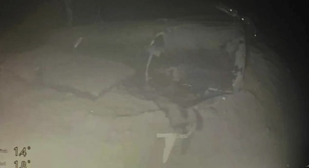Pedaço do submarino KRI Nanggala-402, encontrado por militares da Indonédia