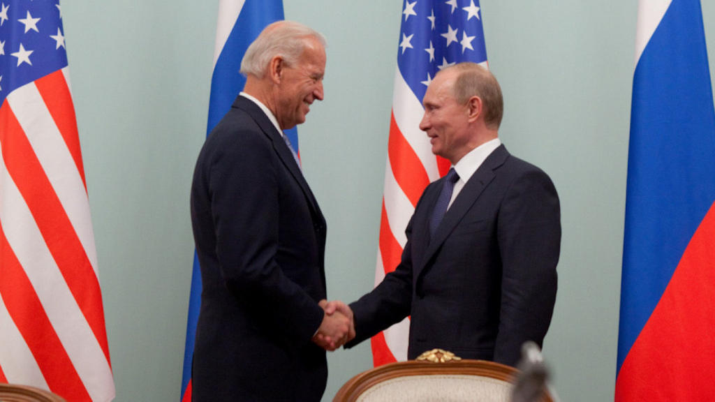 Joe Biden, presidente eleito dos EUA, e Putin, presidente da Russia