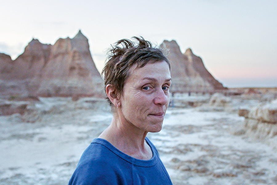 Cena do filme Nomadland, protagonizado por Frances McDormand