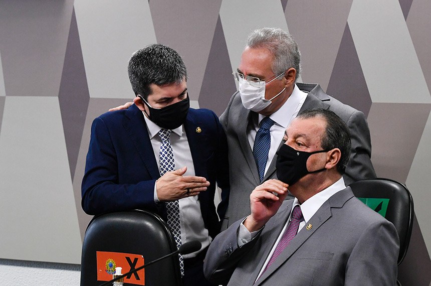 Randolfe Rodrigues, Renan Calheiros e Omar Aziz na reunião desta quinta-feira