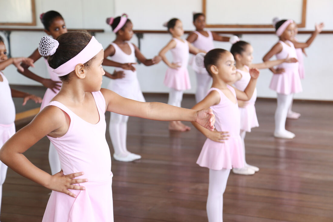 Aula de balé no Movimento Pró-Criança