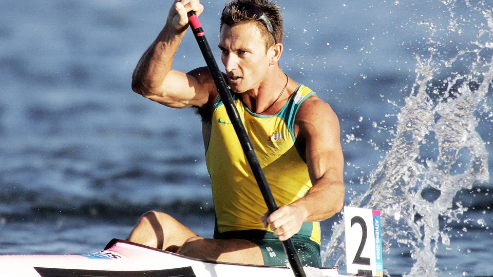 O australiano Nathan Baggaley, medalhista de prata em duas categorias na canoagem, nos Jogos Olímpicos de Atenas 2004