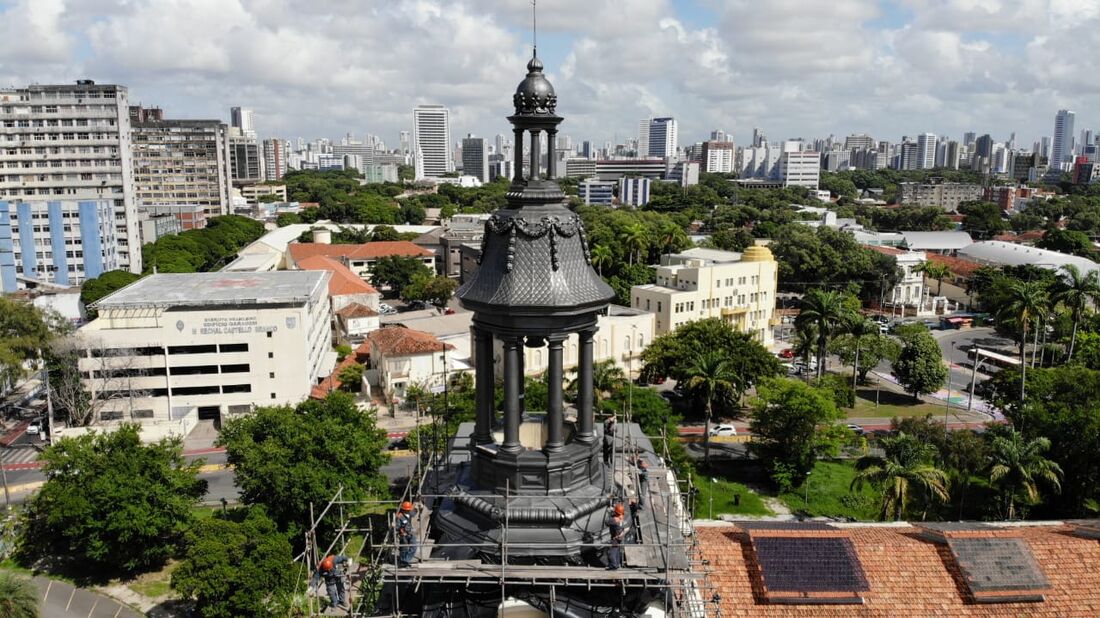 Obras na Torre do Relógio da FDR, no Recife