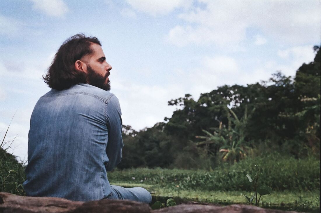 Samico lança segundo álbum com alter-ego Pássaro Blue