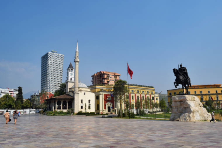 Praça em Tirana, na Albânia