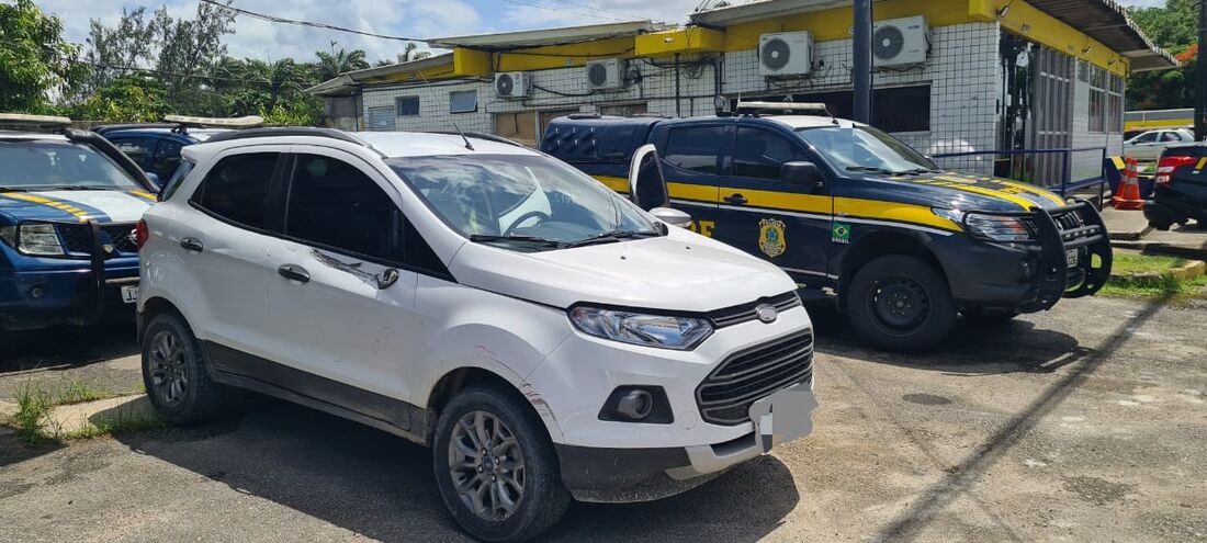 Utilitário havia sido roubado em 25 de março, em Gravatá