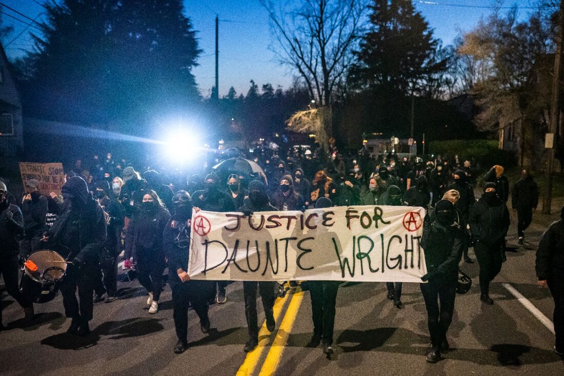 Protesto na noite dessa segunda, contra a morte de Daunte Wright, jovem negro assassinado pela polícia