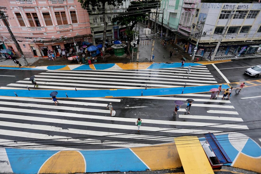 Calçada na avenida Nossa Senhora do Carmo