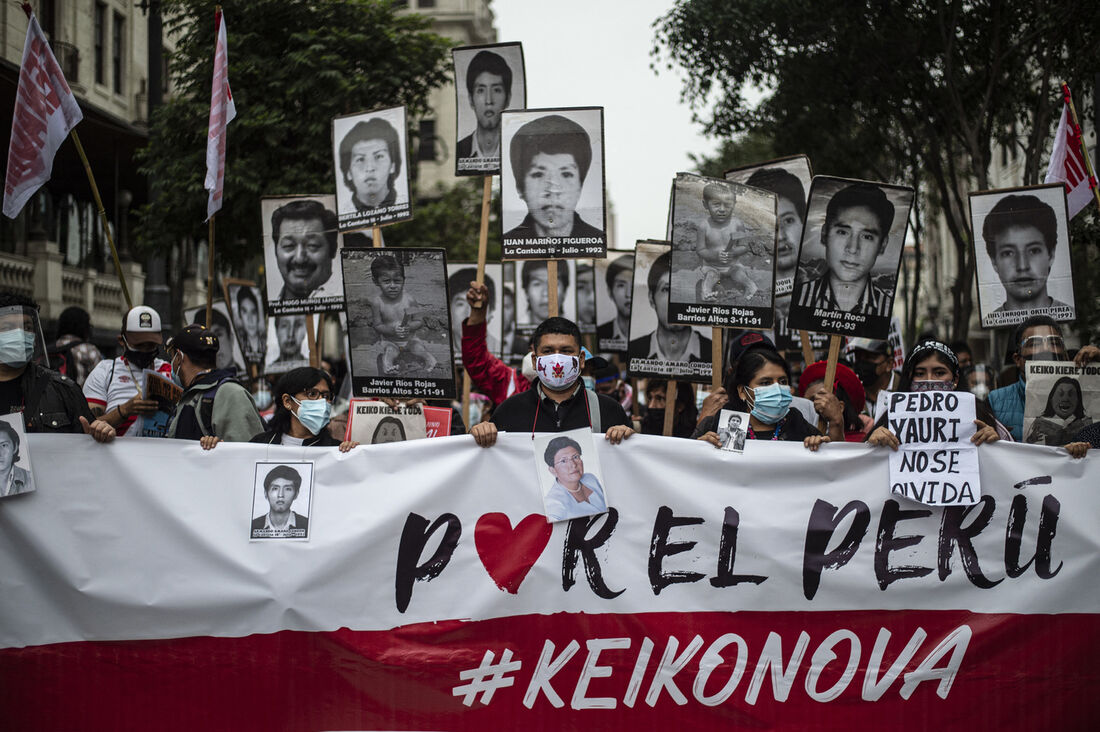 Manifestantes marcham no Peru