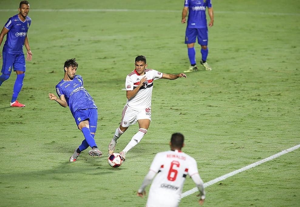 Vitinho em ação pelo Santo André