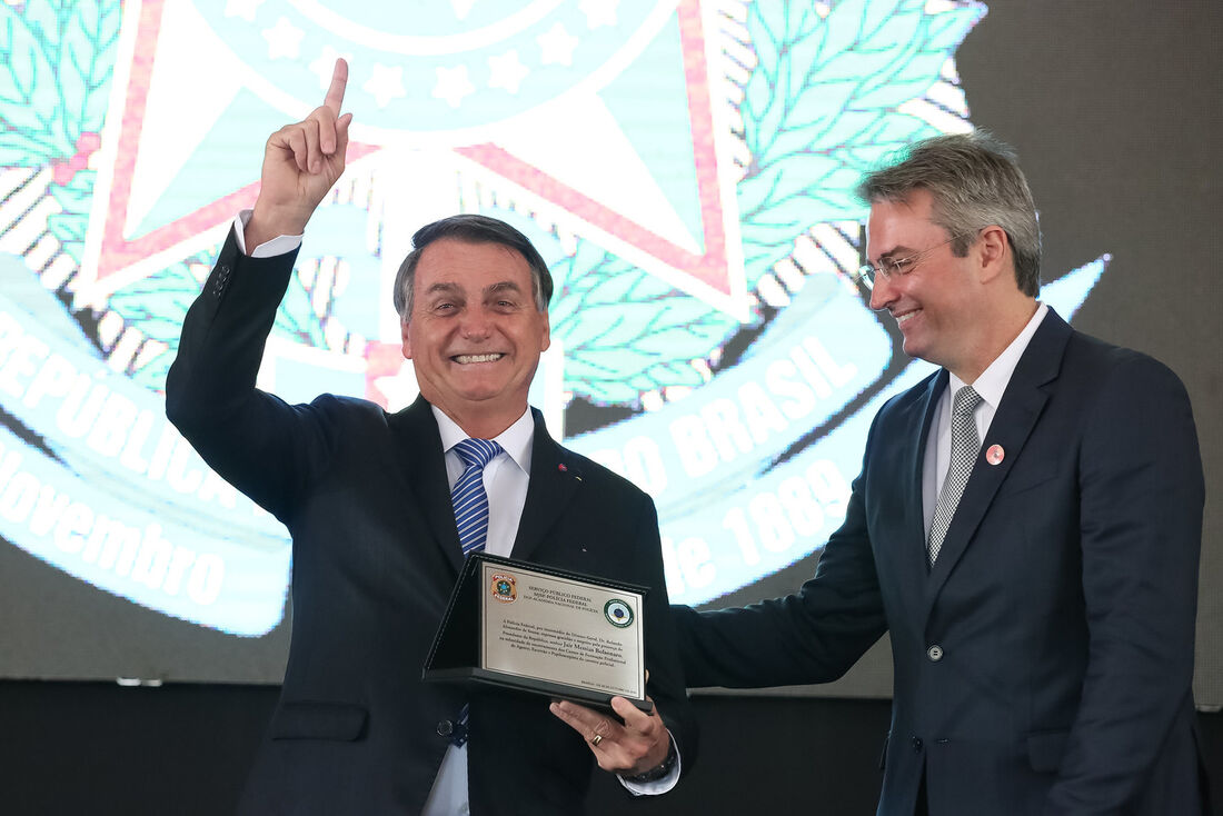 Jair Bolsonaro e o ex-diretor da Polícia Federal Rolando Alexandre de Souza