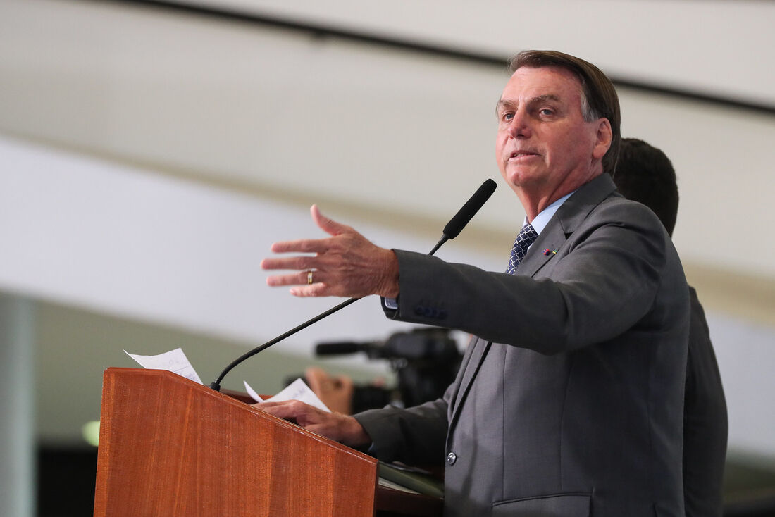 Presidente Jair Bolsonaro (sem partido) durante lançamento do Programa Gigantes do Asfalto