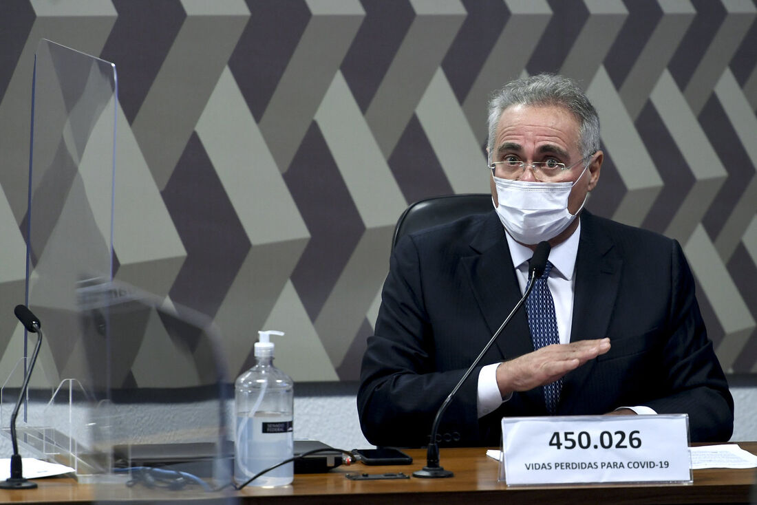 Senador Renan Calheiros (MDB-AL) durante a CPI desta terça-feira (25)