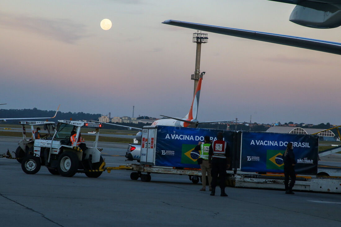 Três mil litros de IFA desembarcou no Aeroporto de Guarulhos, nesta terça (25)