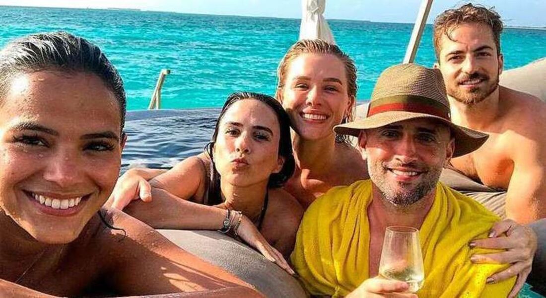 Bruna Marquezine com Paulo Gustavo e amigos