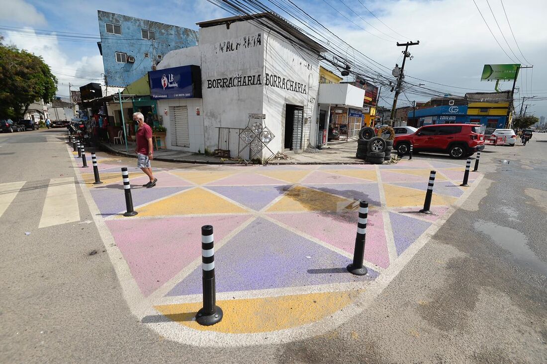 Urbanismo tático na Estrada dos Remédios, em Afogados