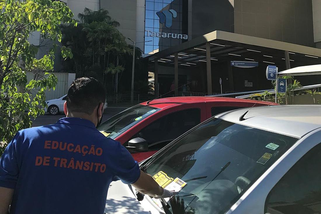 Ação educativa do Detran-PE nos estacionamentos dos shoppings