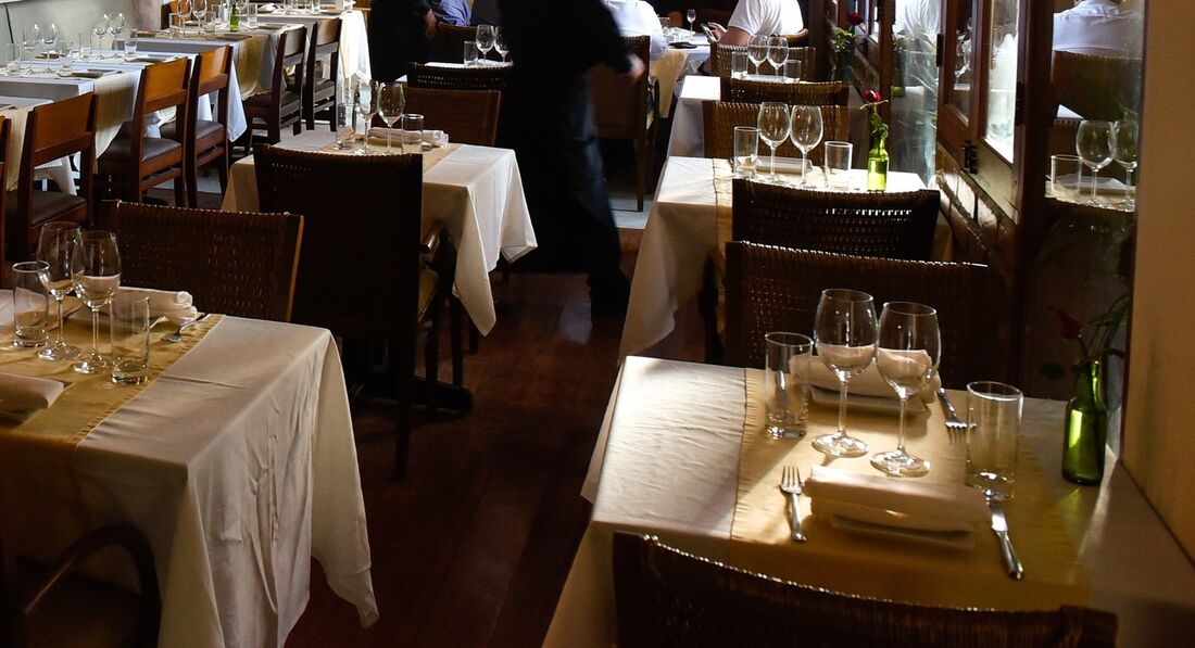 Bares e restaurantes serão afetados por novas medidas de restrição, diz Abrasel-PE