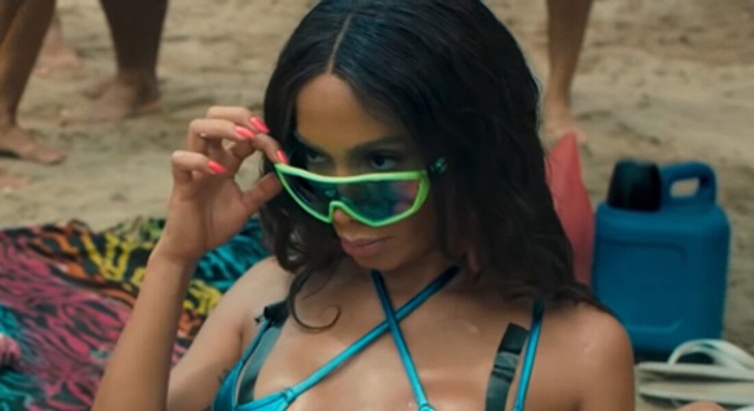 Aniita em "Girl from Rio"