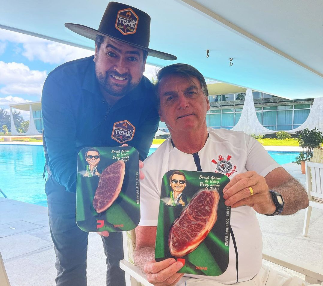 O profissional responsável pelo churrasco também publicou fotografias do evento em suas redes