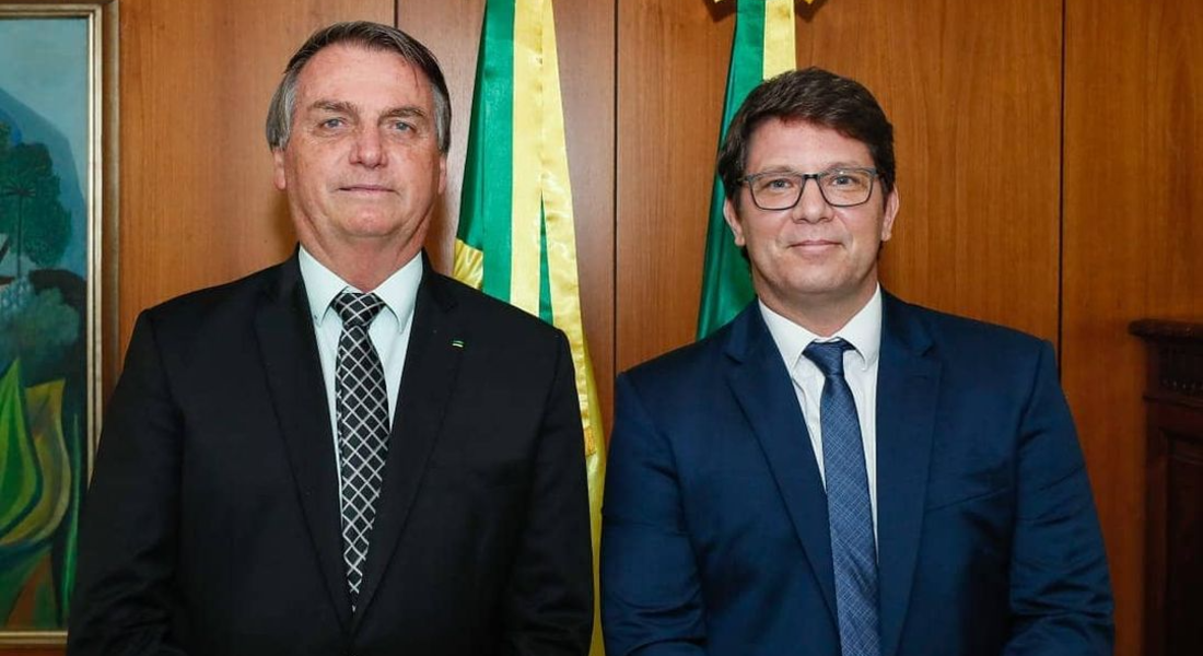 O presidente da República, Jair Bolsonaro, e o secretário especial da Cultura, Mario Frias