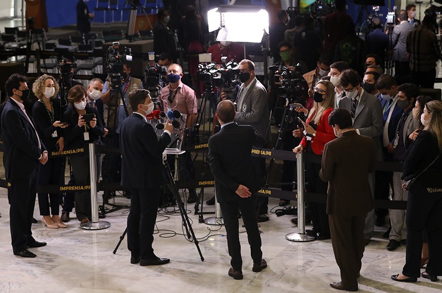 Entrevista coletiva no Palácio do Planalto, em 2020: jornalistas continuam atuando na pandemia