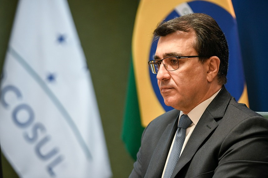 Carlos Alberto França deve falar sobre os esforços diplomáticos para a aquisição de vacinas