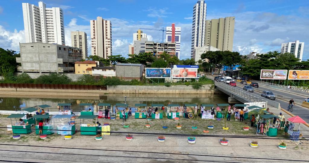 Feira de empreendedorismo local, em Jardim Atlântico