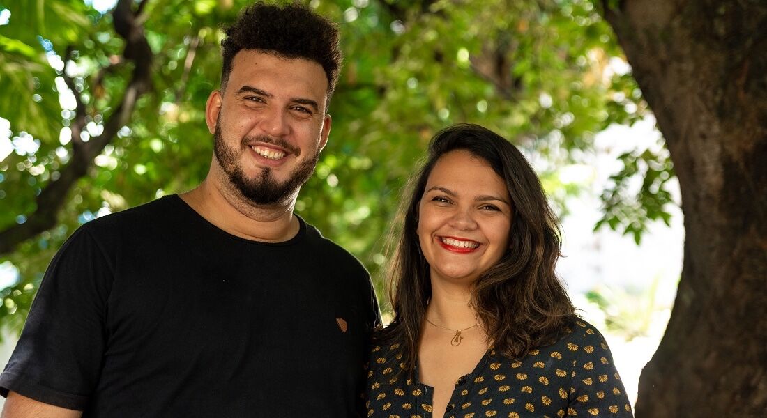 Dupla pernambucana participa de programa em busca do prêmio para tocar projeto com crianças de Olinda